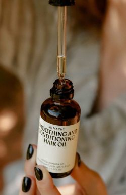 Smoothing and Conditioning hair oil for dry hair